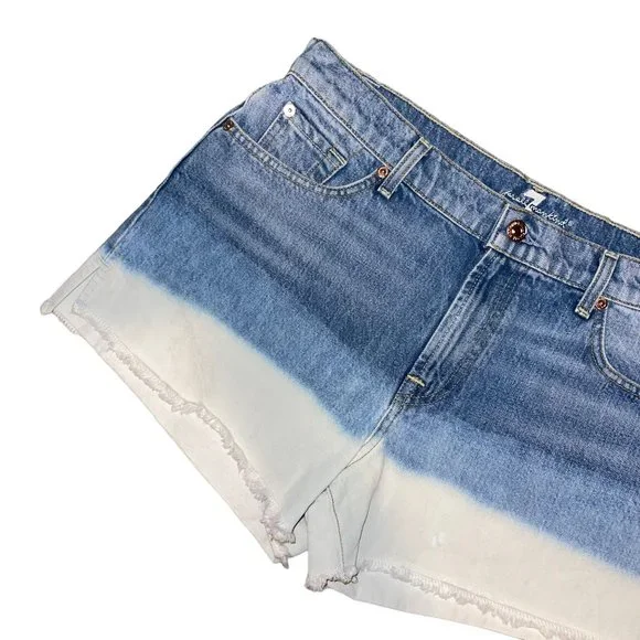 NWT 7 For All Mankind Distressed Womens Shorts 31 Distressed Dip Dye Light Wash - Picture 2 of 7